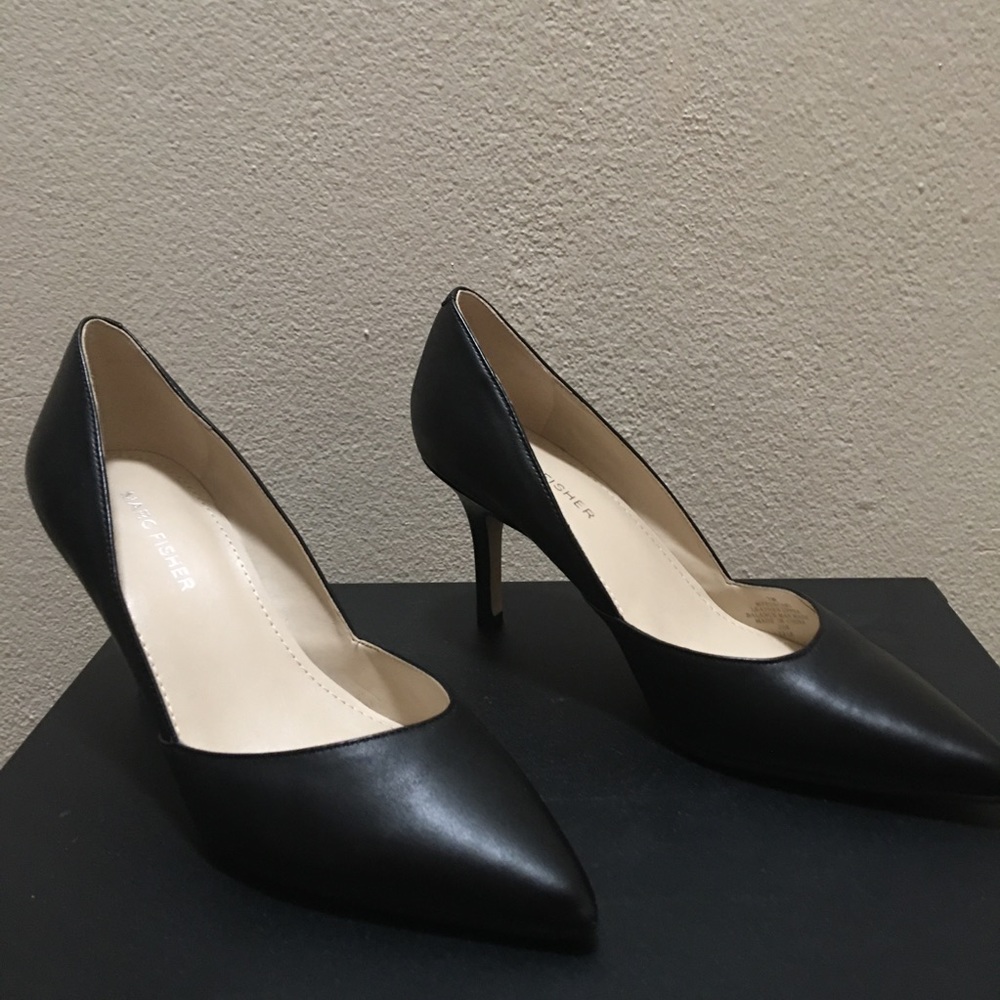 EUC March Fisher Black Pumps